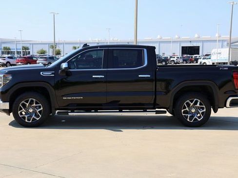 New 2026 GMC Sierra 1500 SLT image 5