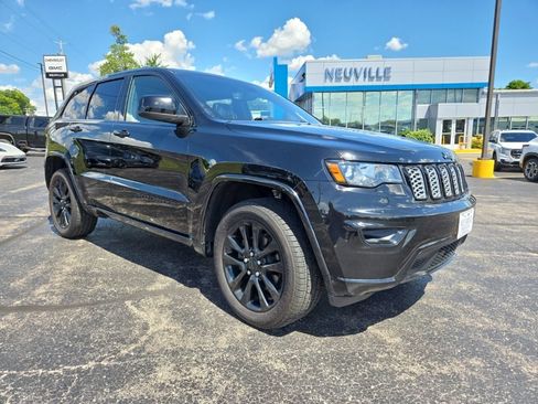 Used 2019 Jeep Grand Cherokee Altitude AWD/4WD image 2