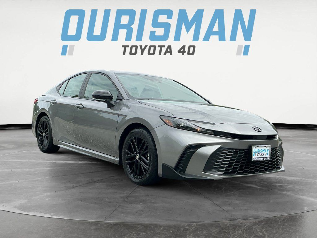 Used 2025 Toyota Camry SE FWD image 1
