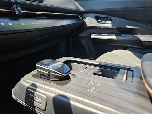 Used 2024 Nissan Ariya AWD image 30