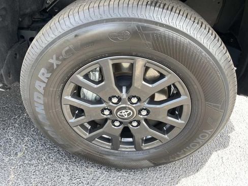 Used 2025 Toyota 4Runner SR5 AWD/4WD image 10