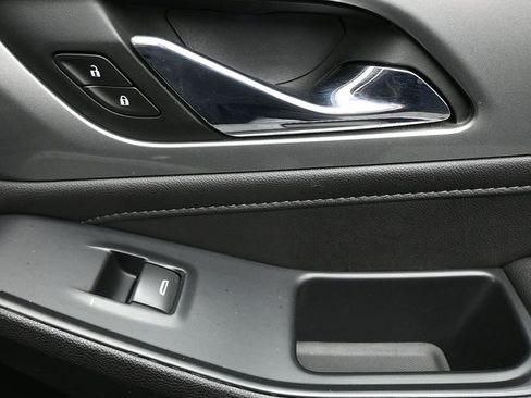 Used 2022 Chevrolet Traverse LT image 35