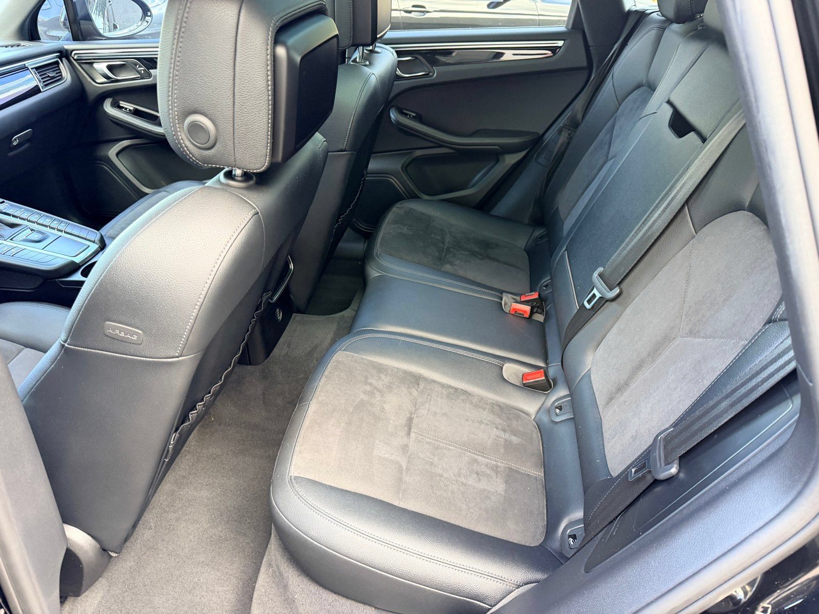 Used 2017 Porsche Macan AWD/4WD image 22