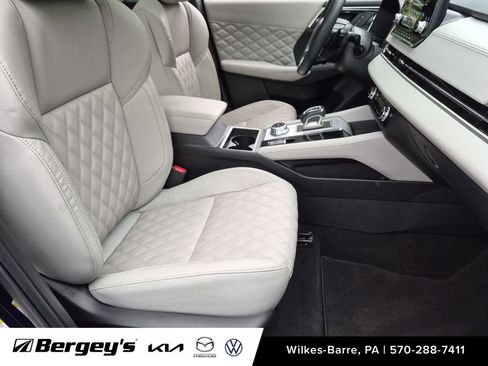 Used 2023 Mitsubishi Outlander SEL AWD/4WD image 28