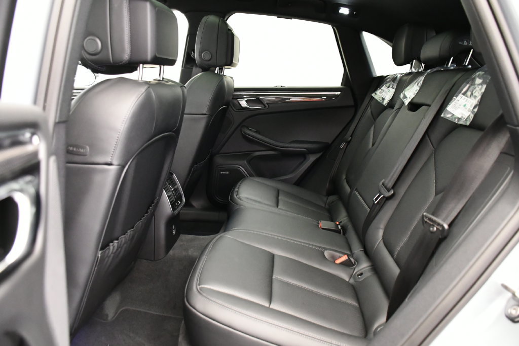 Certified 2026 Porsche Macan Turbo AWD/4WD image 45