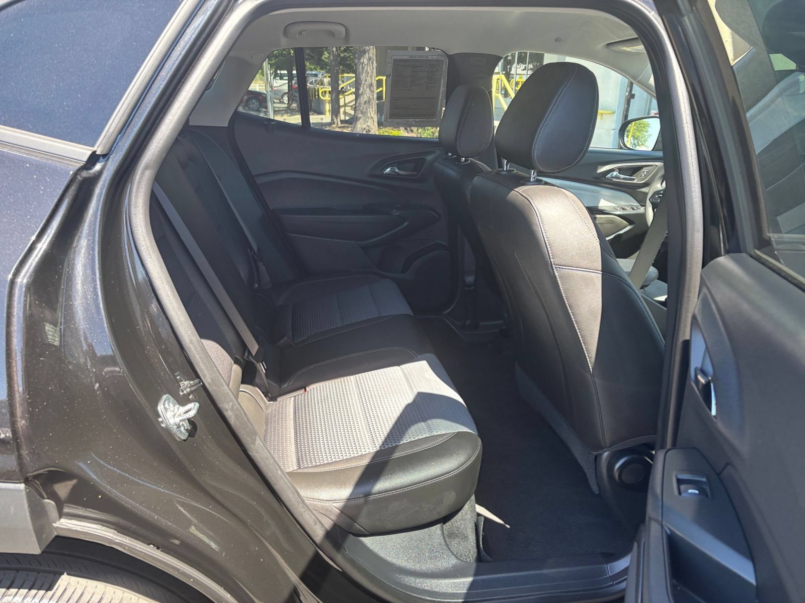 Used 2025 Chevrolet Trax LT FWD image 24