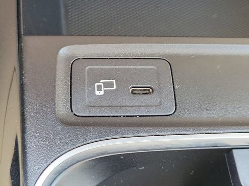 Used 2022 Mercedes-Benz GLB 250 image 27