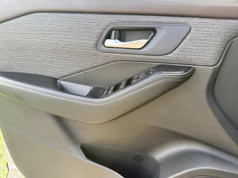 Used 2023 Nissan Rogue SV FWD image 21