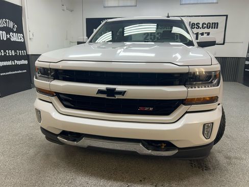 Used 2017 Chevrolet Silverado 1500 LT w/ LT Convenience Package AWD/4WD image 2