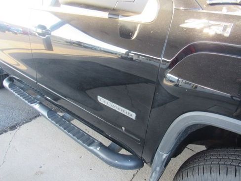 Used 2018 GMC Sierra 1500 SLE image 17