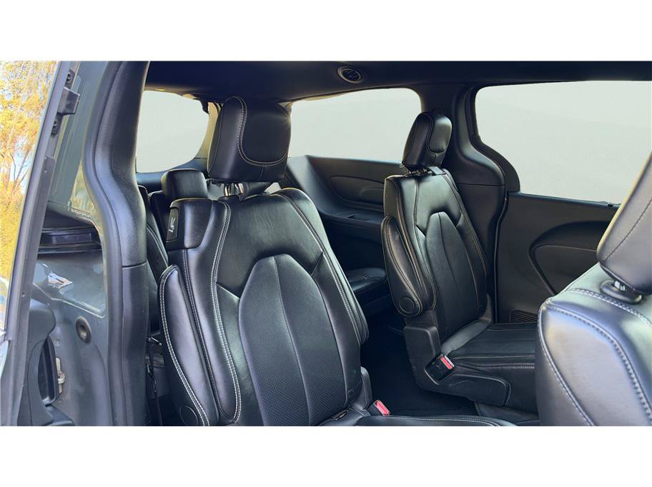 Used 2025 Chrysler Pacifica Select FWD image 23