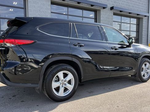 Used 2021 Toyota Highlander LE image 9