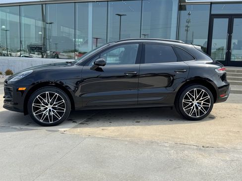 New 2026 Porsche Macan image 2