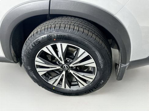 Used 2023 Nissan Rogue SV image 11