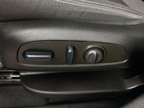 Used 2023 GMC Terrain SLE w/ Driver Convenience Package image 12