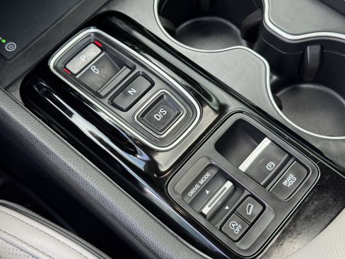 Used 2025 Honda Pilot Elite image 19