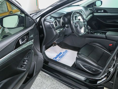 Used 2022 Nissan Maxima SV w/ Floor Mat Group FWD image 3