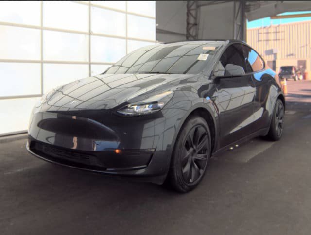 Used 2024 Tesla Model Y Long Range RWD image 1