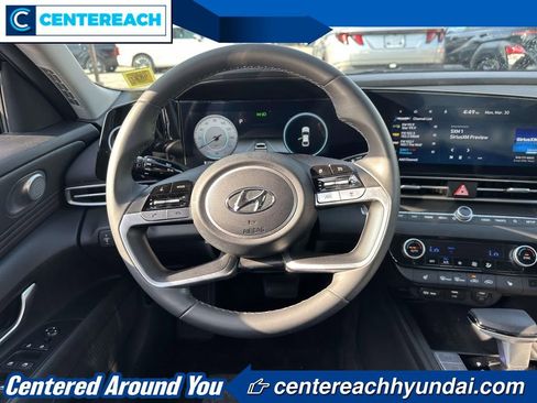 Used 2023 Hyundai Elantra SEL w/ Convenience Package image 11