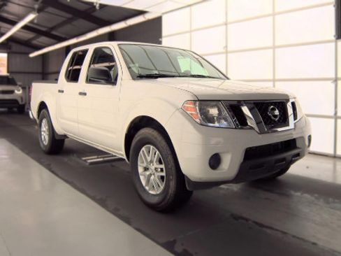Used 2019 Nissan Frontier SV RWD image 2