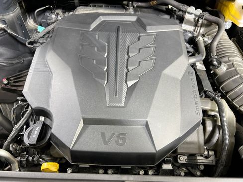 Used 2024 Kia Carnival EX image 30