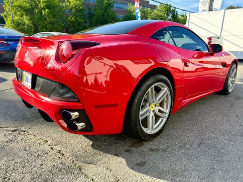 Used 2010 Ferrari California image 32