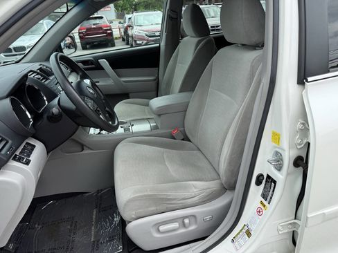 Used 2011 Toyota Highlander 4WD w/ Tech Pkg image 7