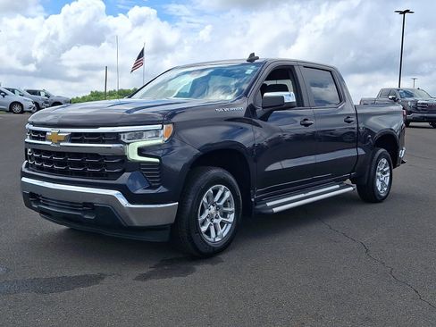 Used 2022 Chevrolet Silverado 1500 LT AWD/4WD image 3