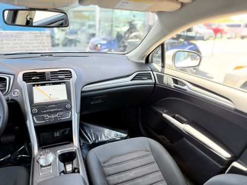 Used 2019 Ford Fusion SE FWD image 22