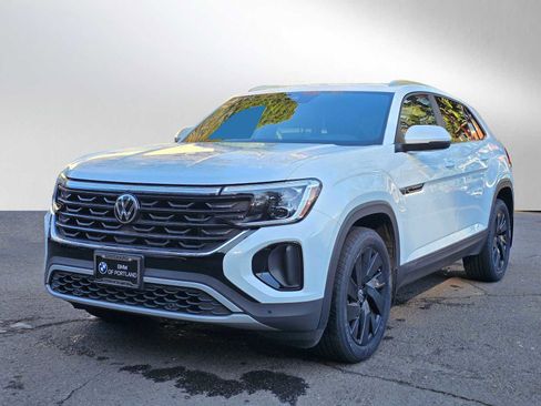 Used 2024 Volkswagen Atlas Cross Sport SE image 7