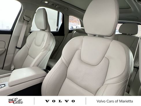 Used 2022 Volvo XC60 B5 Inscription w/ Advanced Package image 13