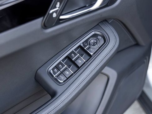 Certified 2026 Porsche Macan AWD/4WD image 27
