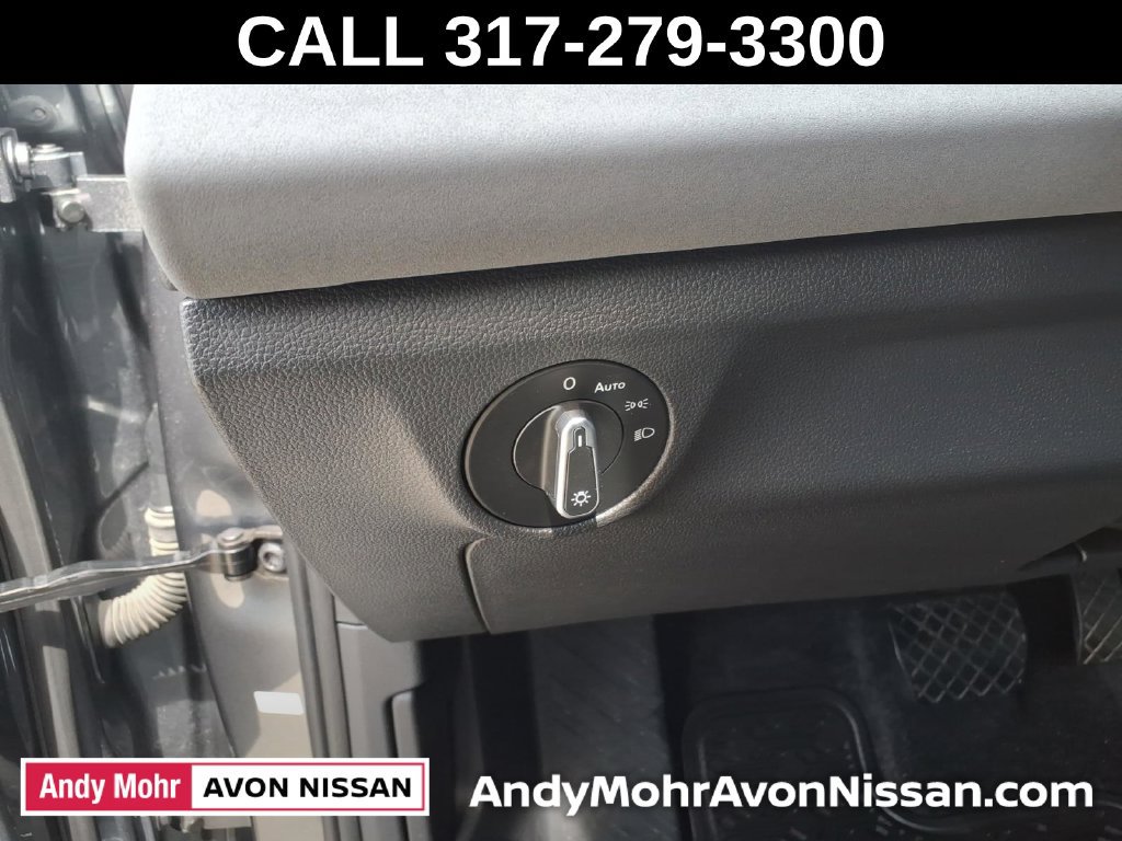 Used 2025 Volkswagen Jetta SE FWD image 19