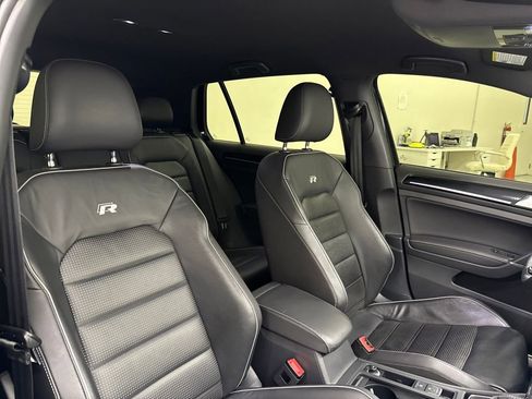 Used 2019 Volkswagen Golf R 4-Door image 25