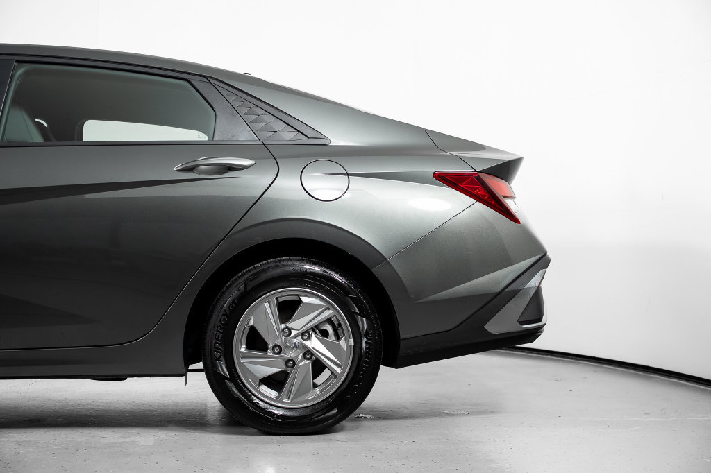 Certified 2026 Hyundai Elantra SE FWD image 15