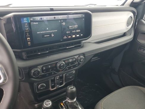 Used 2025 Jeep Wrangler Unlimited Sahara w/ Safety Group image 18