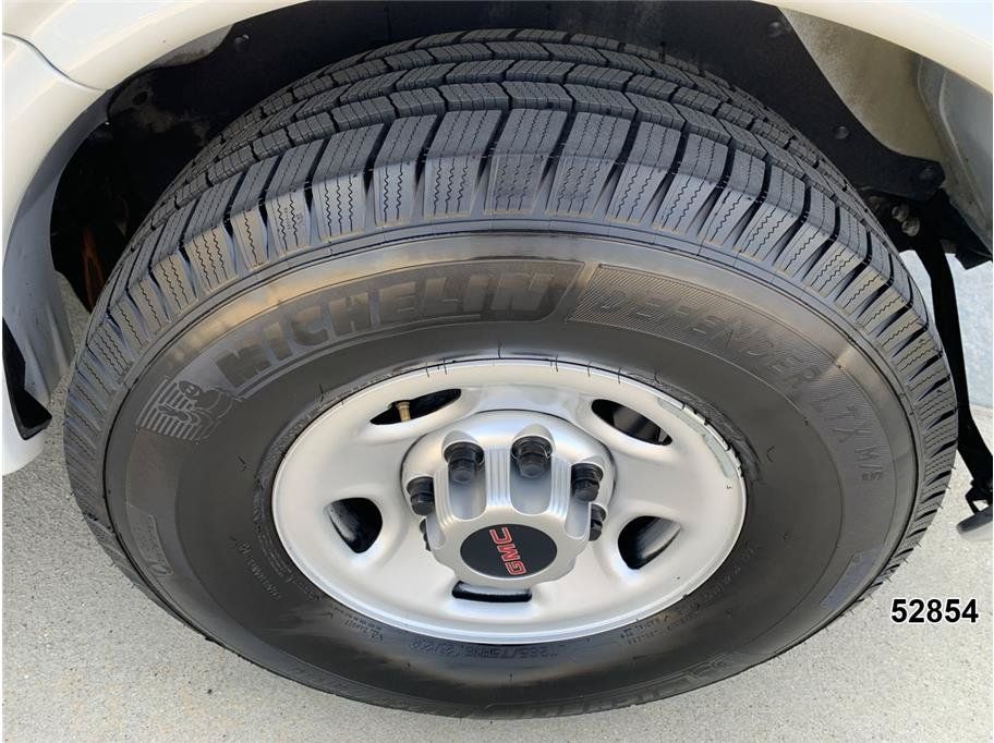 Used 2015 GMC Savana 3500 RWD image 21