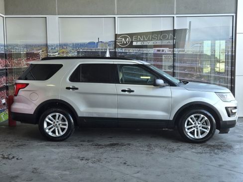 Used 2017 Ford Explorer FWD image 4