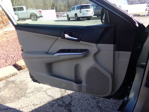 Used 2012 Toyota Camry XLE image 28