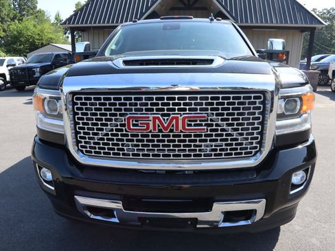 Used 2017 GMC Sierra 2500 Denali w/ Duramax Plus Package AWD/4WD image 2