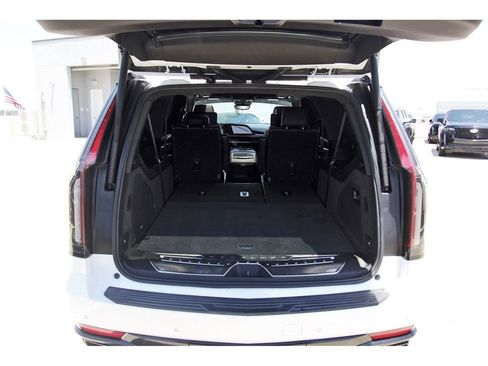 Used 2021 Cadillac Escalade ESV Sport Platinum w/ Heavy-Duty Trailer Package AWD/4WD image 31