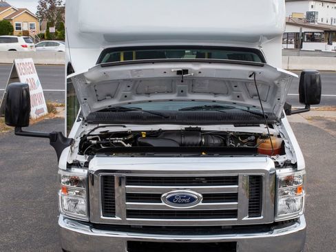 Used 2016 Ford E-450 and Econoline 450 Super Duty w/ Shuttle Bus Prep Package image 5