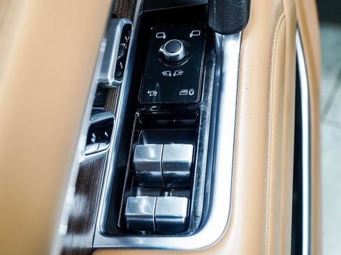 Used 2023 Land Rover Range Rover SE image 34