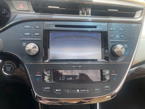 Used 2015 Toyota Avalon XLE Touring FWD image 18