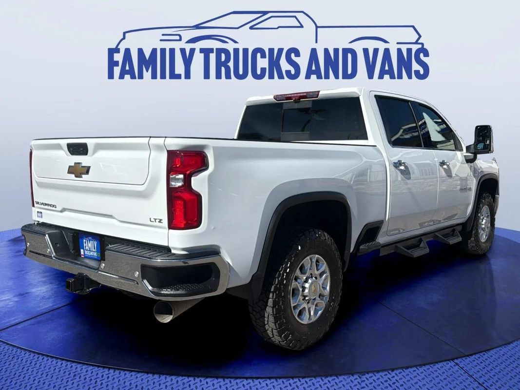 Used 2024 Chevrolet Silverado 2500 LTZ w/ LTZ Premium Package AWD/4WD image 5