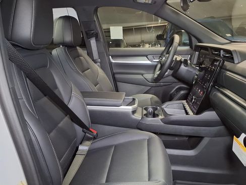 New 2027 GMC Terrain Elevation w/ Elevation Premium Package AWD/4WD image 6