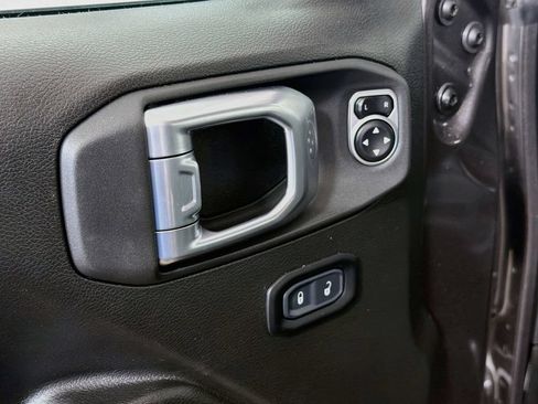 Used 2024 Jeep Wrangler Unlimited AWD/4WD image 18