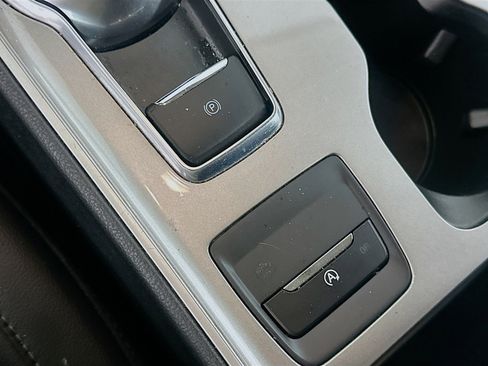 Used 2024 Ford Edge SEL image 25