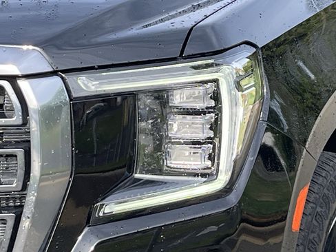 Used 2024 GMC Yukon AT4 w/ AT4 Premium Plus Package image 12