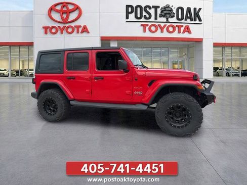 Used 2019 Jeep Wrangler Unlimited Sahara AWD/4WD image 4